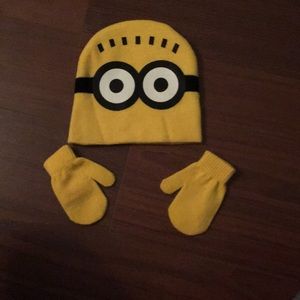 Minions Beanie and mittens set NWOT